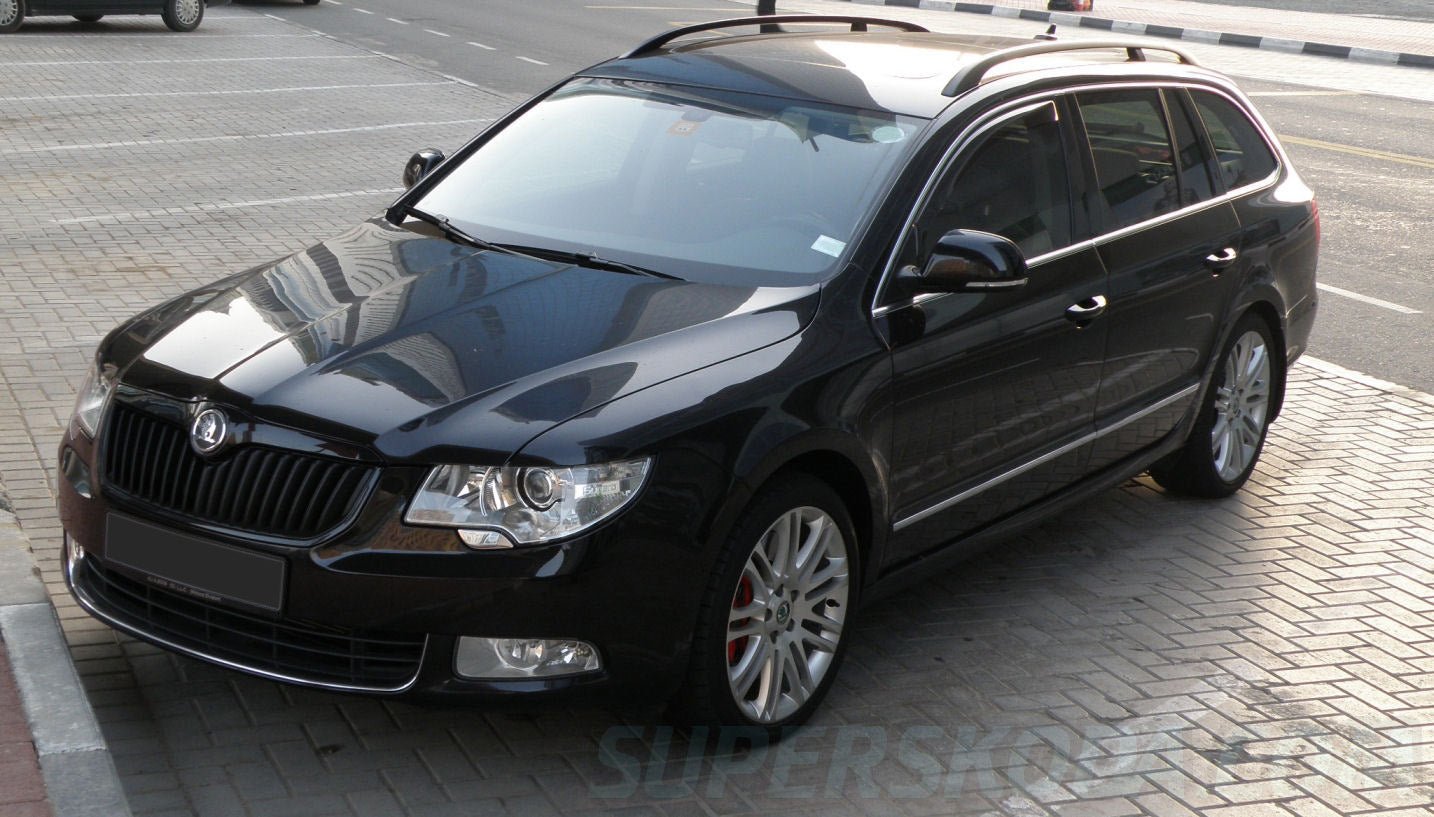 Lastskydd Skoda Superb Kombi 2009–2013 – Svart | AVISA - Carlevel AB - Lastskydd