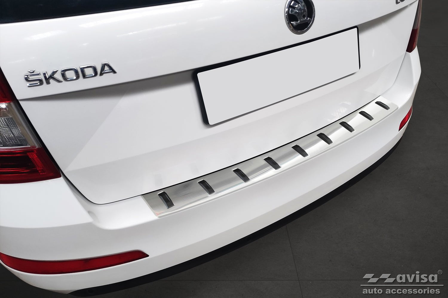 Lastskydd Strong Edition Skoda Octavia III Kombi 2013–2016 – Silver | AVISA - Carlevel AB - Lastskydd