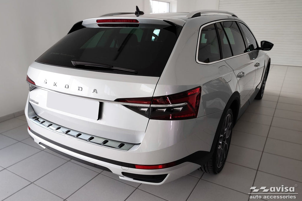 Lastskydd Strong Edition Skoda Superb III Kombi 2015–2019, facelift 2019– 2024/ Scout III 2019+ – Silver satin | AVISA - Carlevel AB - Lastskydd