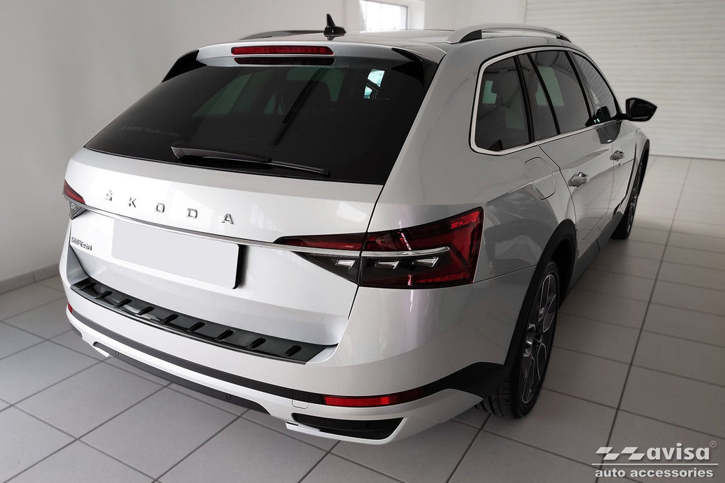 Lastskydd Strong Edition Skoda Superb III Kombi 2015–2019, facelift 2019– 2024/ Scout III 2019+ – Svart | AVISA - Carlevel AB - Lastskydd