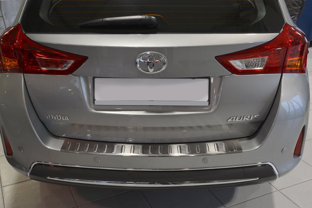 Lastskydd Toyota Auris touring 5-dörrars 2013–2015 – Silver satin | AVISA - Carlevel AB - Lastskydd