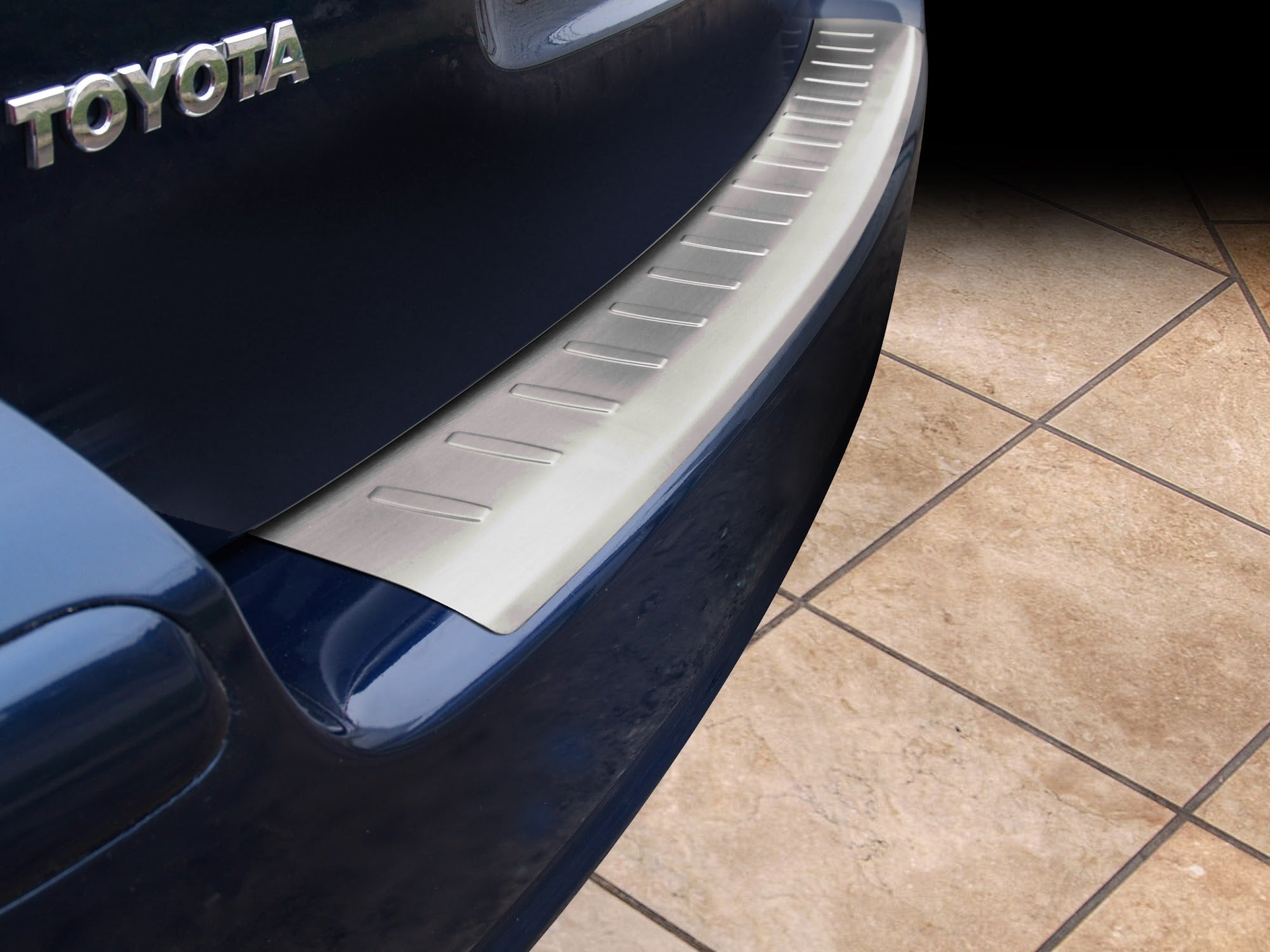 Lastskydd Toyota Avensis II Kombi 2002–2009 – Silver satin | AVISA - Carlevel AB - Lastskydd