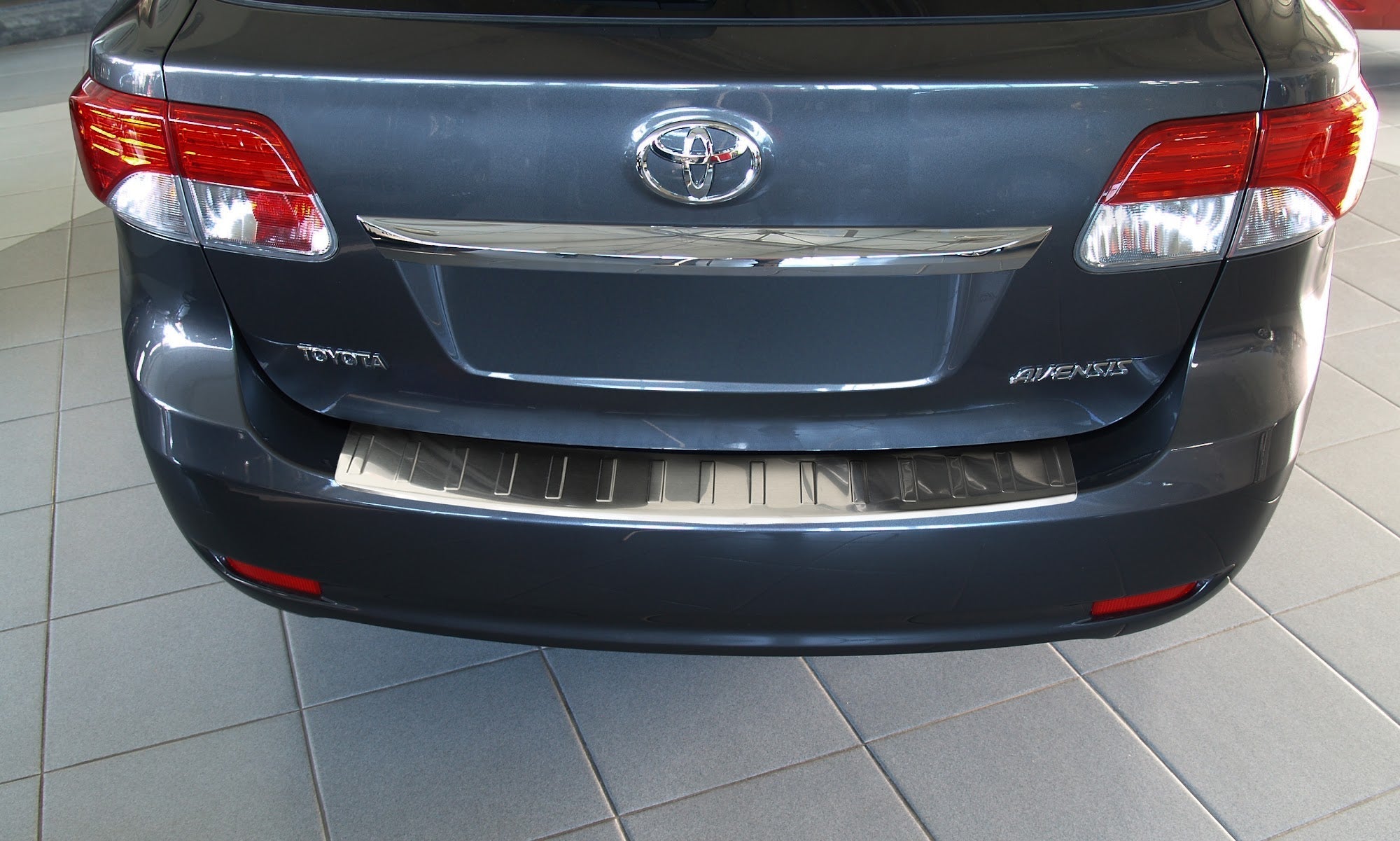 Lastskydd Toyota Avensis III Kombi 2009–2011, facelift 2011–2015 – Silver satin | AVISA - Carlevel AB - Lastskydd