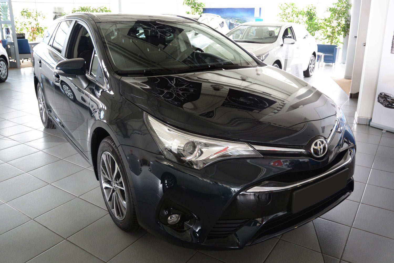 Lastskydd Toyota Avensis III Kombi facelift 2015+ – Svart | AVISA - Carlevel AB - Lastskydd