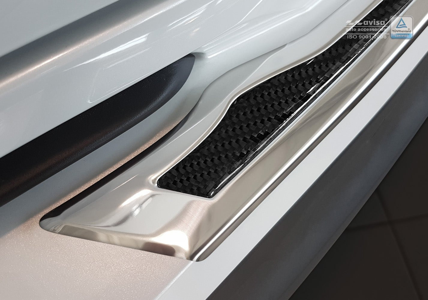Lastskydd Toyota C-Hr crossover 2016–2019, facelift 2019–2023 – Spegelblank steel,Svart Kolfiber | AVISA - Carlevel AB - Lastskydd