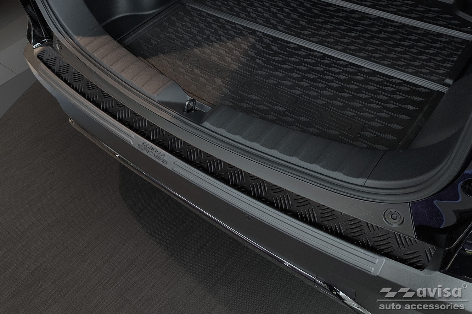 Lastskydd Toyota Corolla Cross (XG1TJ) 2022–2025, facelift 2025+ Svart (2/40231) | AVISA - Carlevel AB - Lastskydd