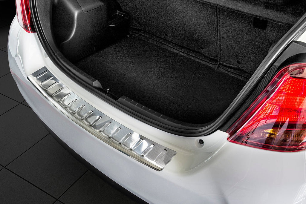 Lastskydd Toyota Yaris III halvkombi facelift 2014–2017, facelift 2017–2019 – Silver satin | AVISA - Carlevel AB - Lastskydd