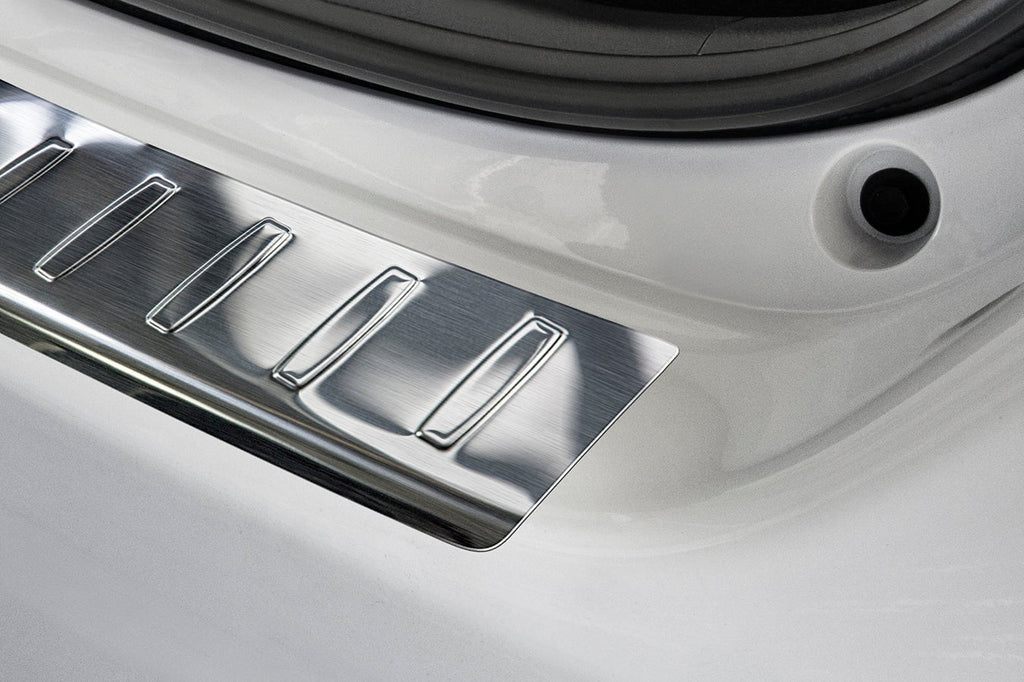 Lastskydd Toyota Yaris III halvkombi facelift 2014–2017, facelift 2017–2019 – Silver satin | AVISA - Carlevel AB - Lastskydd