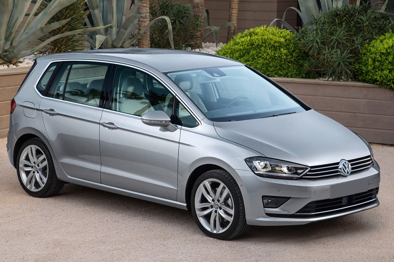Lastskydd Volkswagen Golf Sportsvan 2014–2017, facelift 2017+ – Svart (2/45031) | AVISA - Carlevel AB - Lastskydd