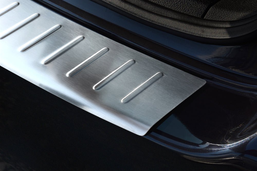 Lastskydd Volkswagen Golf V variant 2007–2009 / Volkswagen Golf VI variant kombi 2009–2013 – Silver satin | AVISA - Carlevel AB - Lastskydd