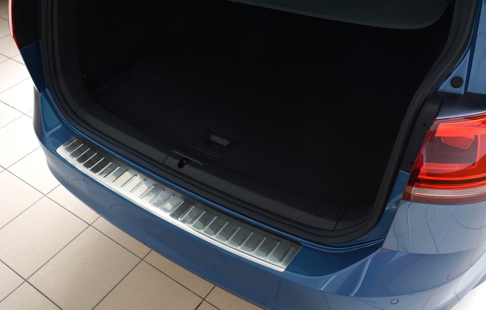 Lastskydd Volkswagen Golf VII Variant/ Alltrack 2012–2016 – Silver satin | AVISA - Carlevel AB - Lastskydd