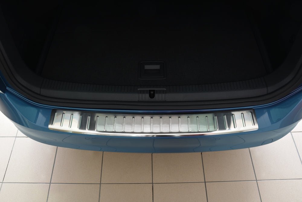 Lastskydd Volkswagen Golf VII Variant/ Alltrack 2012–2016 – Silver satin | AVISA - Carlevel AB - Lastskydd