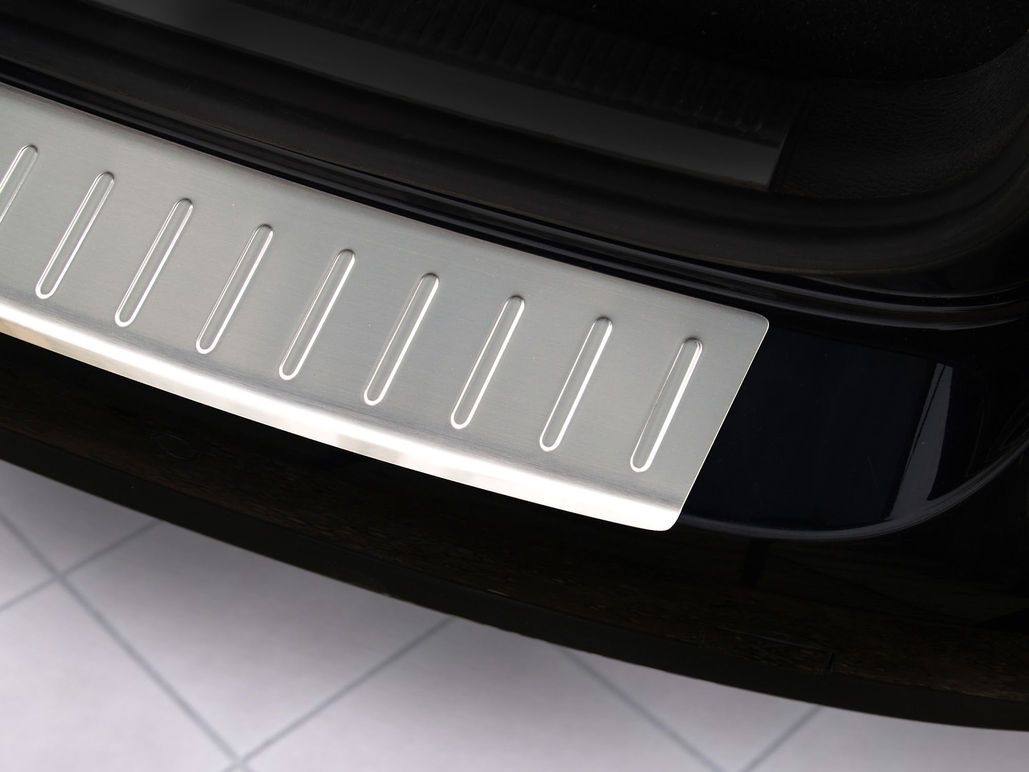 Lastskydd Volkswagen Passat B6 variant 2005–2010 – Silver satin | AVISA - Carlevel AB - Lastskydd