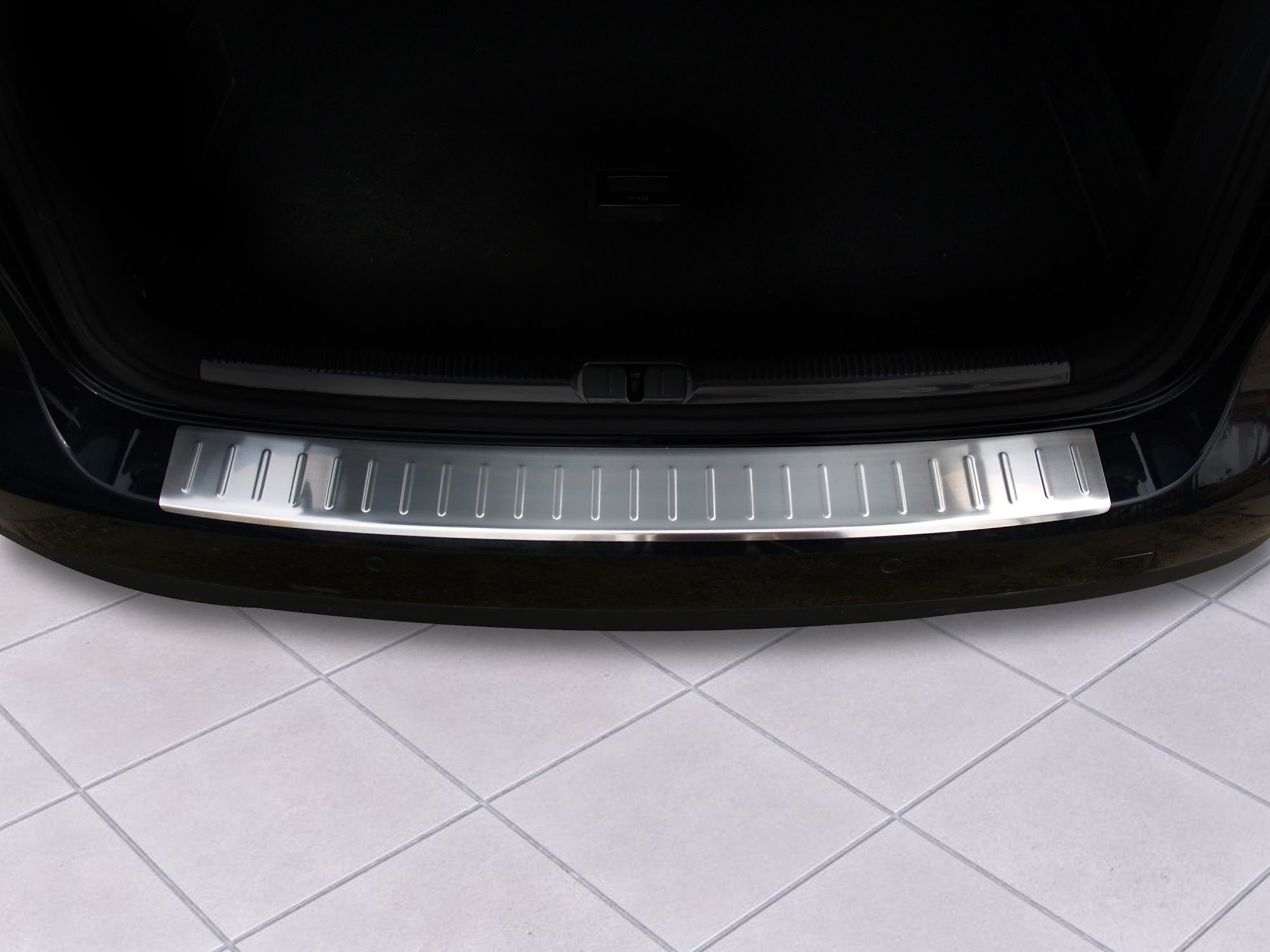 Lastskydd Volkswagen Passat B6 variant 2005–2010 – Silver satin | AVISA - Carlevel AB - Lastskydd