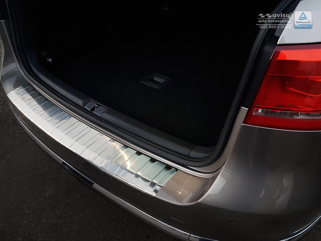 Lastskydd Volkswagen Passat B7 variant 2011–2014 – Silver satin | AVISA - Carlevel AB - Lastskydd