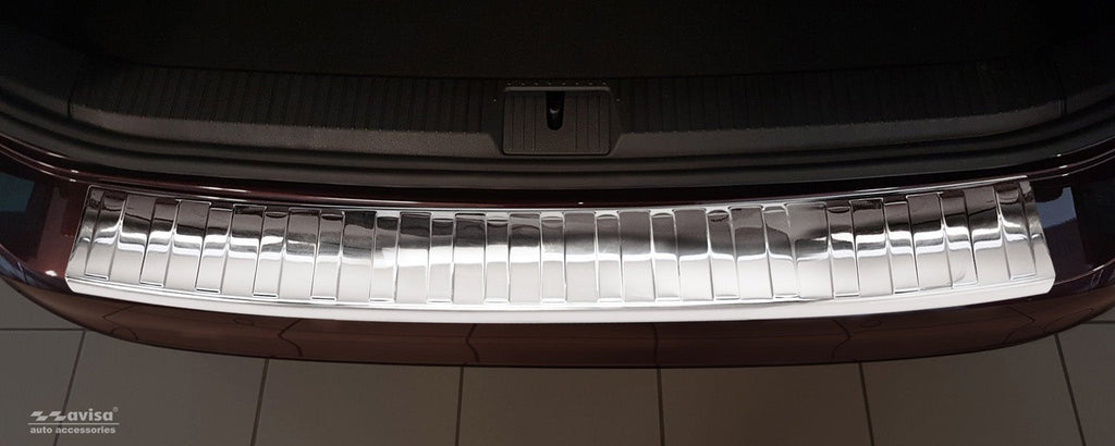 Lastskydd Volkswagen Passat B8 variant/ R-line/ Alltrack/ GTE 2014–2019, facelift 2019–2023 – Spegelpolerat silver | AVISA - Carlevel AB - Lastskydd