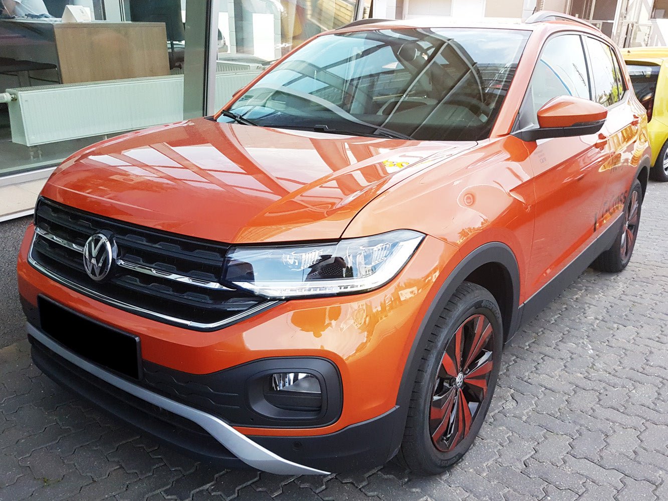 Lastskydd Volkswagen T-Cross 2018–2024, facelift 2024+ – Silver satin | AVISA - Carlevel AB - Lastskydd