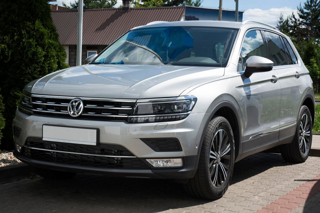 Lastskydd Volkswagen Tiguan II 2015–2020, facelift 2020+/ eHybrid 2020–2024 m.fl. – Spegelpolerat silver | AVISA - Carlevel AB - Lastskydd