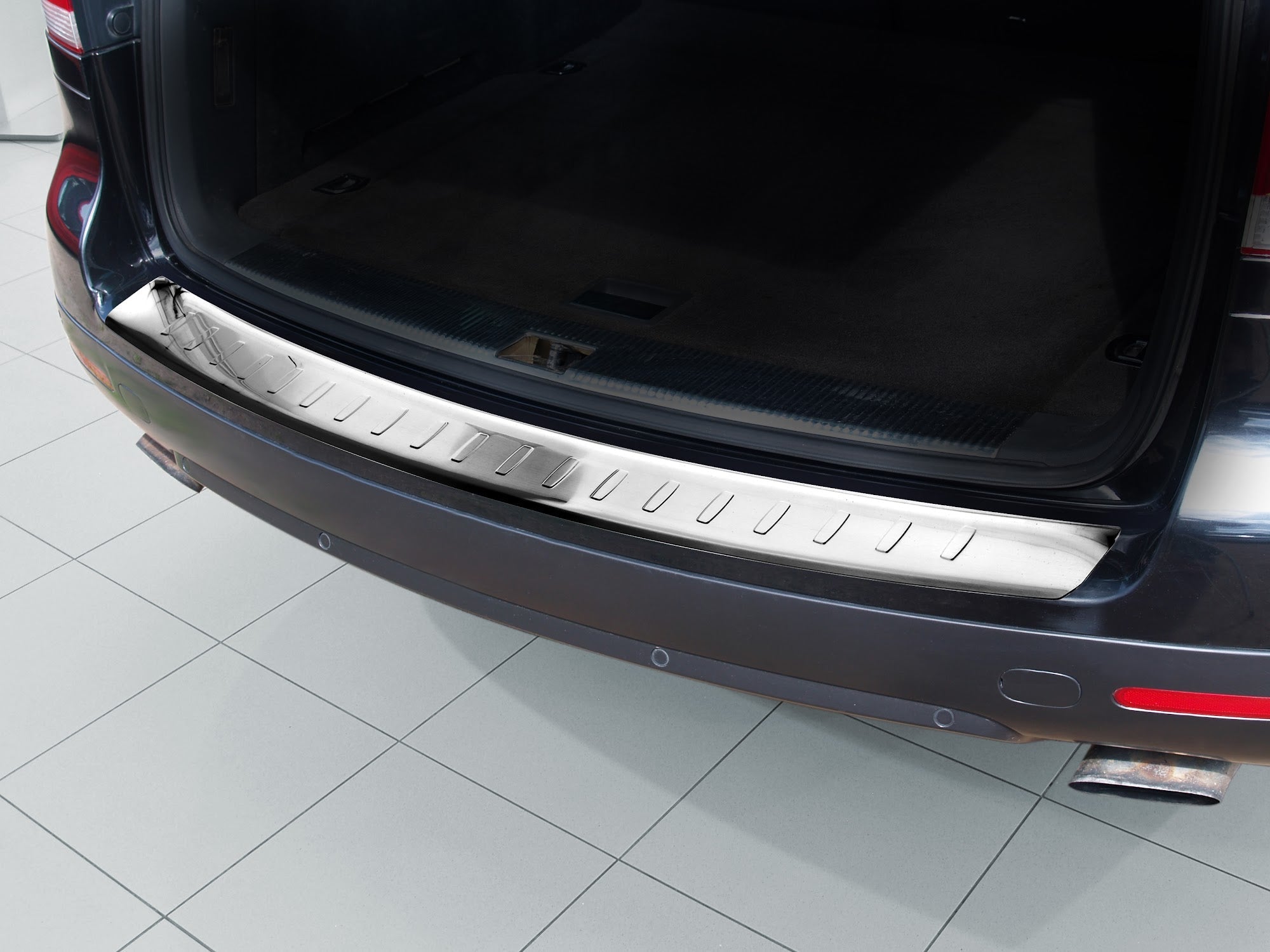 Lastskydd Volkswagen Touareg I 2007–2010 – Silver satin | AVISA - Carlevel AB - Lastskydd
