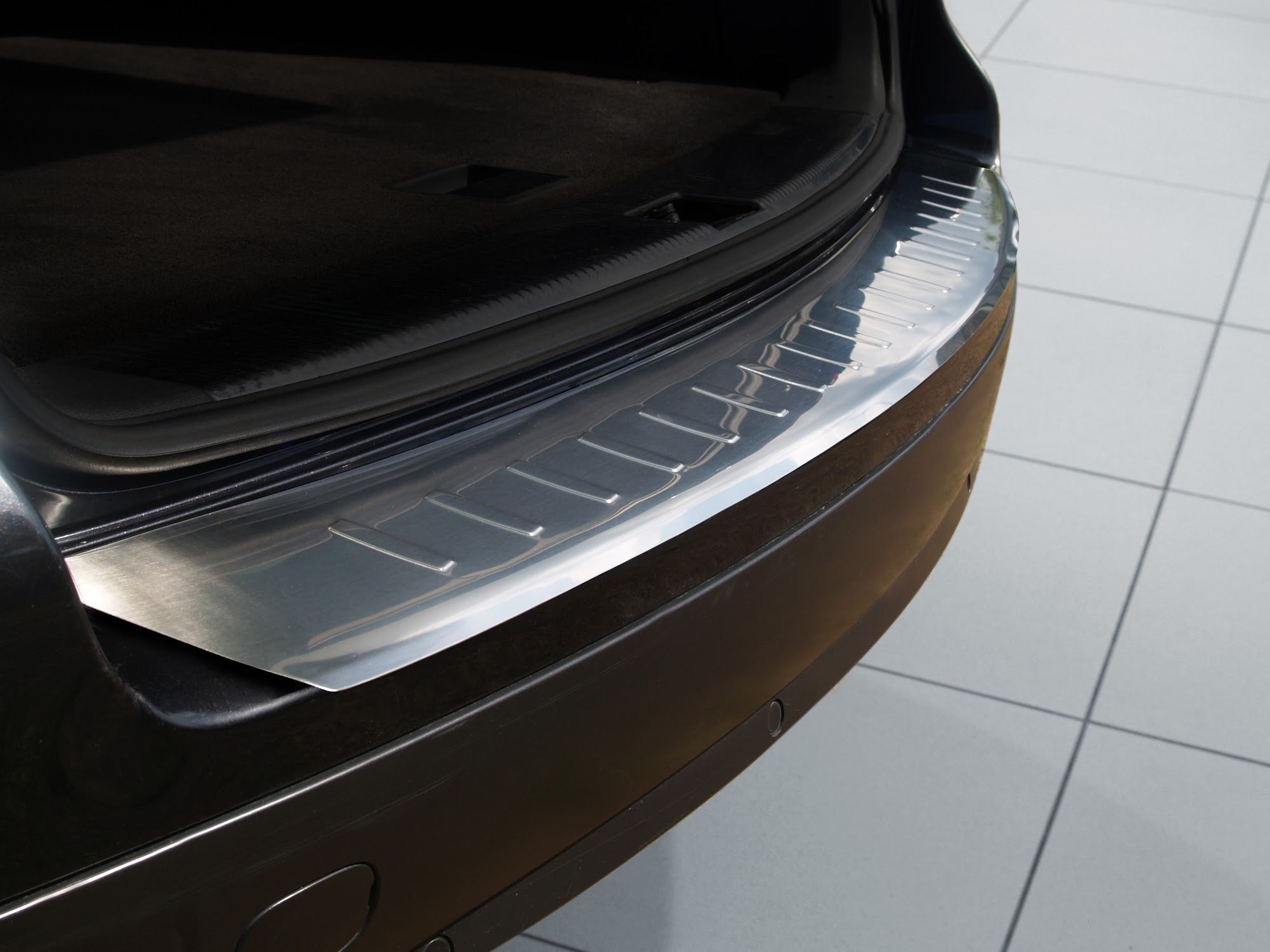 Lastskydd Volkswagen Touareg I 2007–2010 – Silver satin | AVISA - Carlevel AB - Lastskydd
