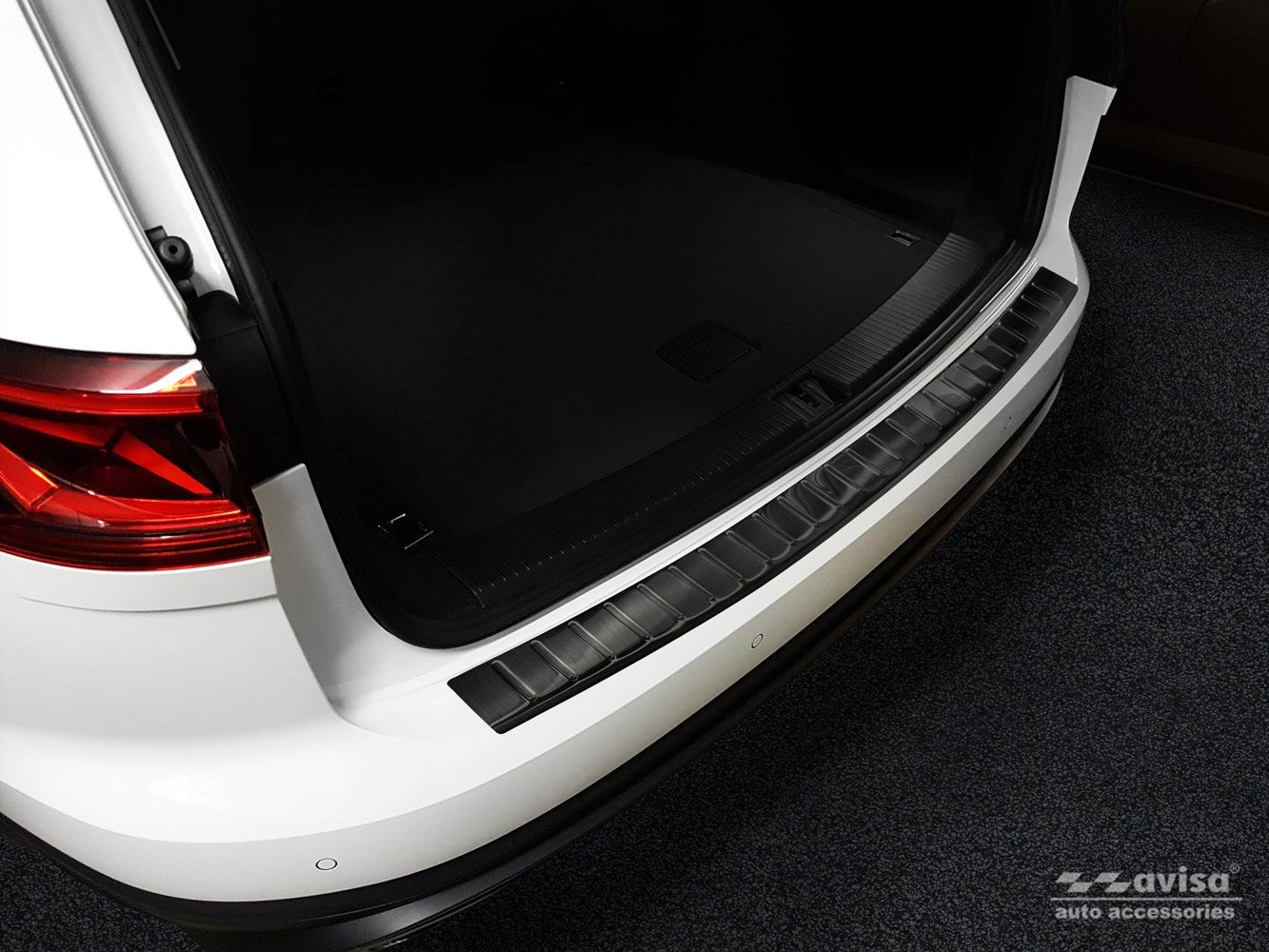 Lastskydd Volkswagen Touareg III 2018–2023 facelift 2023+ – Svart | AVISA - Carlevel AB - Lastskydd
