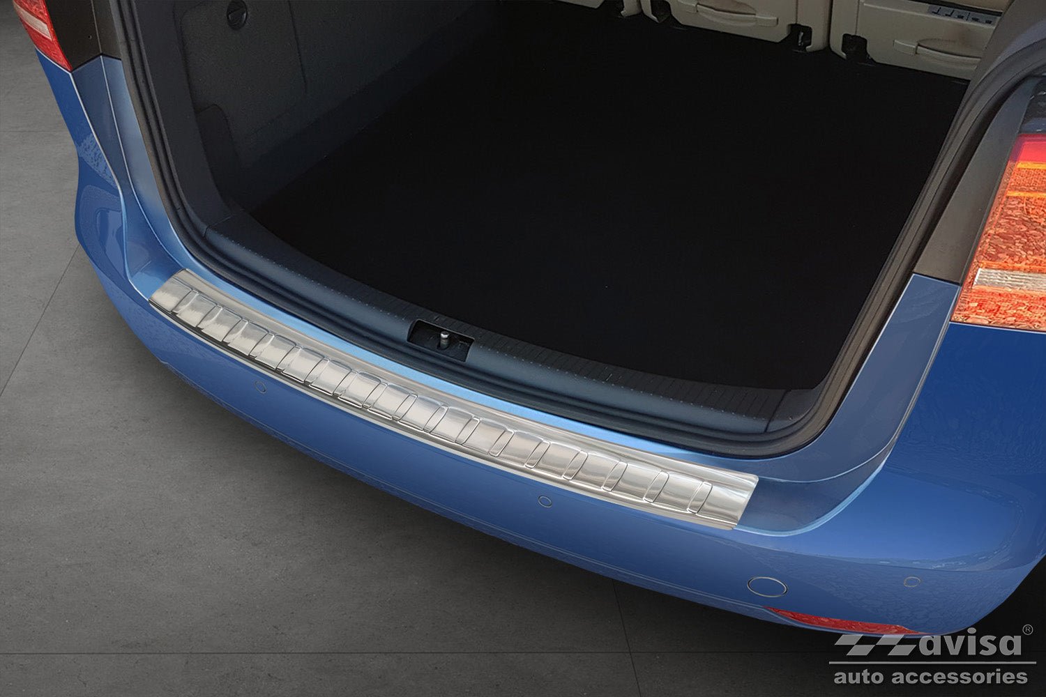 Lastskydd Volkswagen Touran II 2010–2015 – Silver satin | AVISA - Carlevel AB - Lastskydd