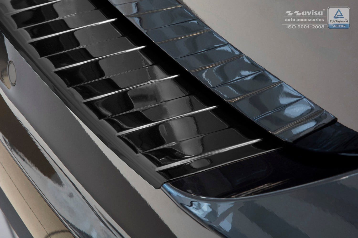Lastskydd Volkswagen Touran III/ R-line 2015+ – Spegelblank svart | AVISA - Carlevel AB - Lastskydd