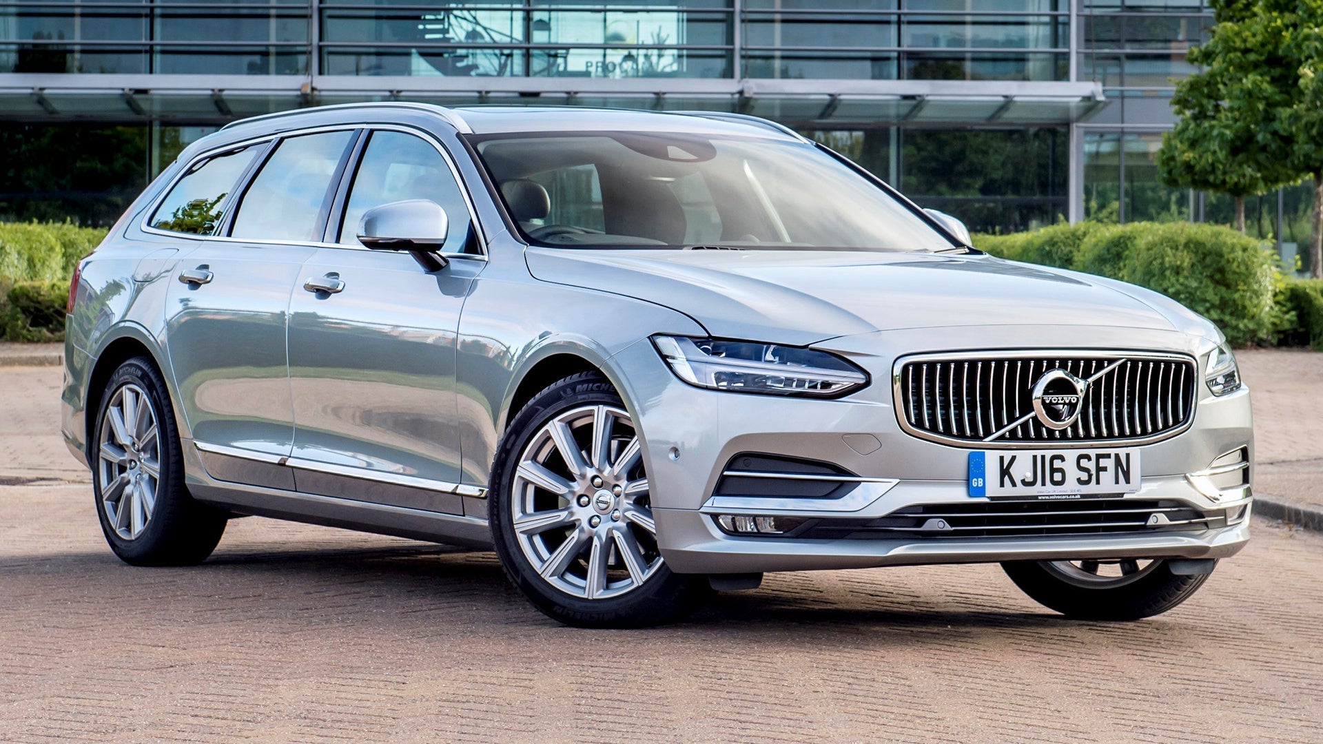 Lastskydd Volvo V90 Kombi 2016+ / Volvo V90 Cross Country 2016+ – Silver satin | AVISA - Carlevel AB - Lastskydd