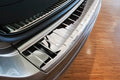 Lastskydd Volvo XC60 2013–2017 – Spegelpolerat silver | AVISA - Carlevel AB - Lastskydd