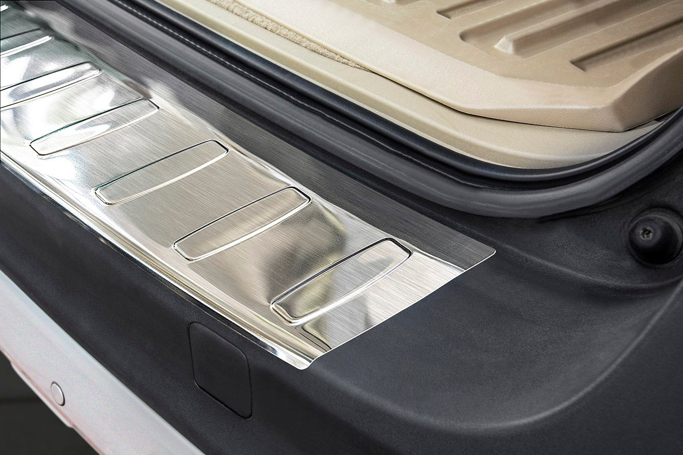 Lastskydd Volvo XC70 facelift 2013+ – Silver satin | AVISA - Carlevel AB - Lastskydd