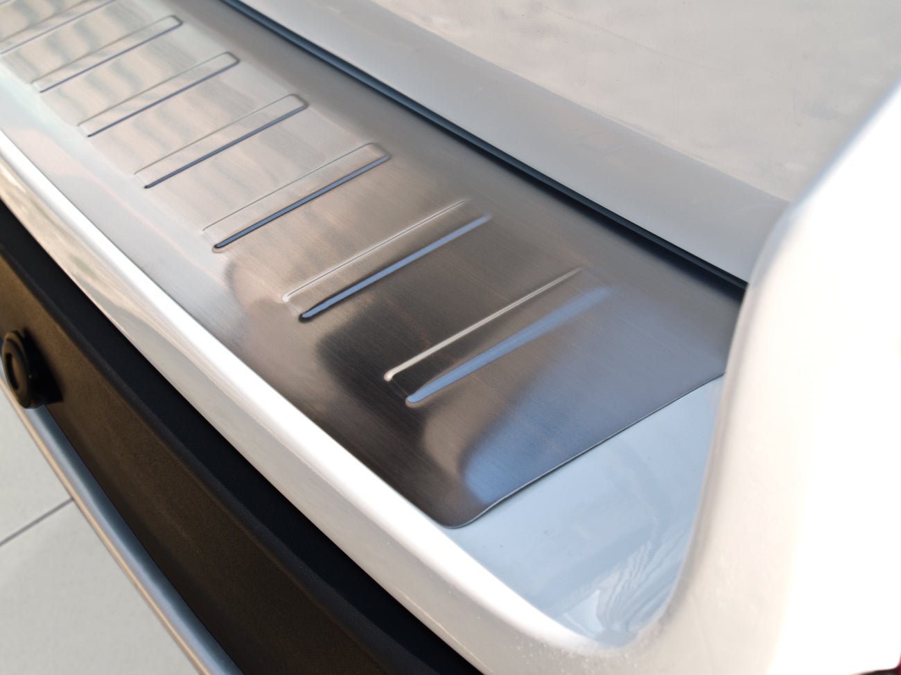 Lastskydd Volvo XC90 2006–2015 – Silver satin | AVISA - Carlevel AB - Lastskydd