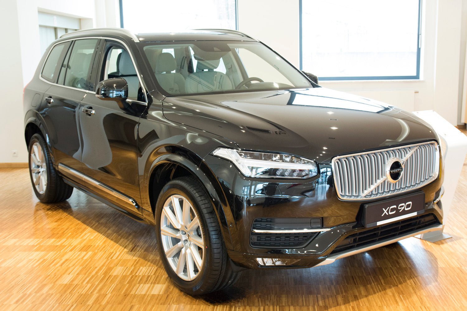 Lastskydd Volvo XC90 II 2015–2019 facelift 2019–2024 facelift 2024+ – Svart | AVISA - Carlevel AB - Lastskydd