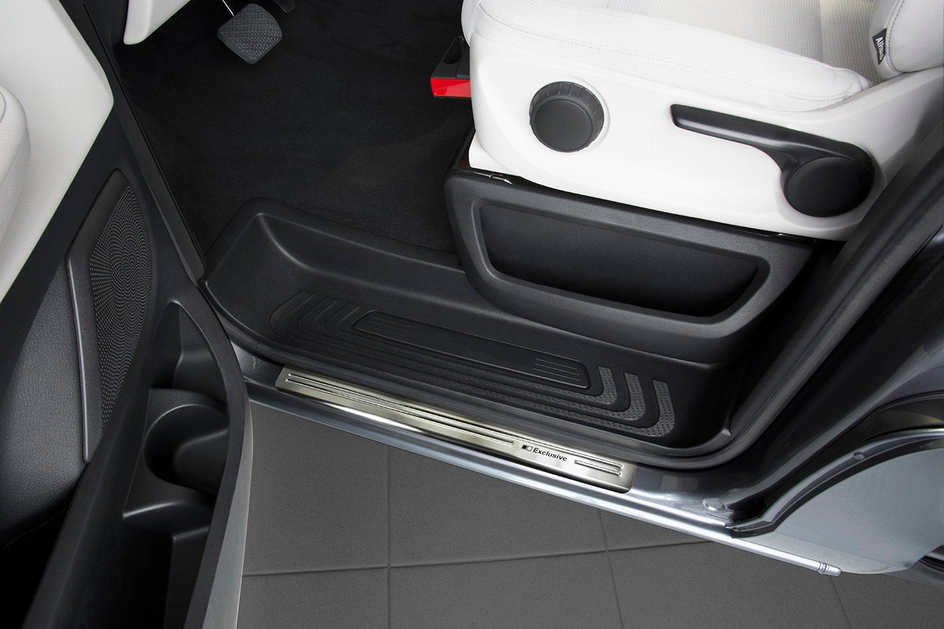 Tröskelskydd Exclusive Mercedes V Class W447/ Vito III 2014+ – Silver satin (2/13002) | AVISA - Carlevel AB - Tröskelskydd