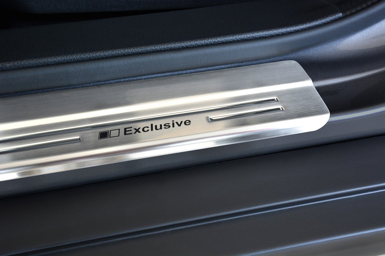 Tröskelskydd Exclusive Nissan X-Trail III (T32) 2014–2017, facelift 2017–2021 – Silver satin | AVISA - Carlevel AB - Tröskelskydd