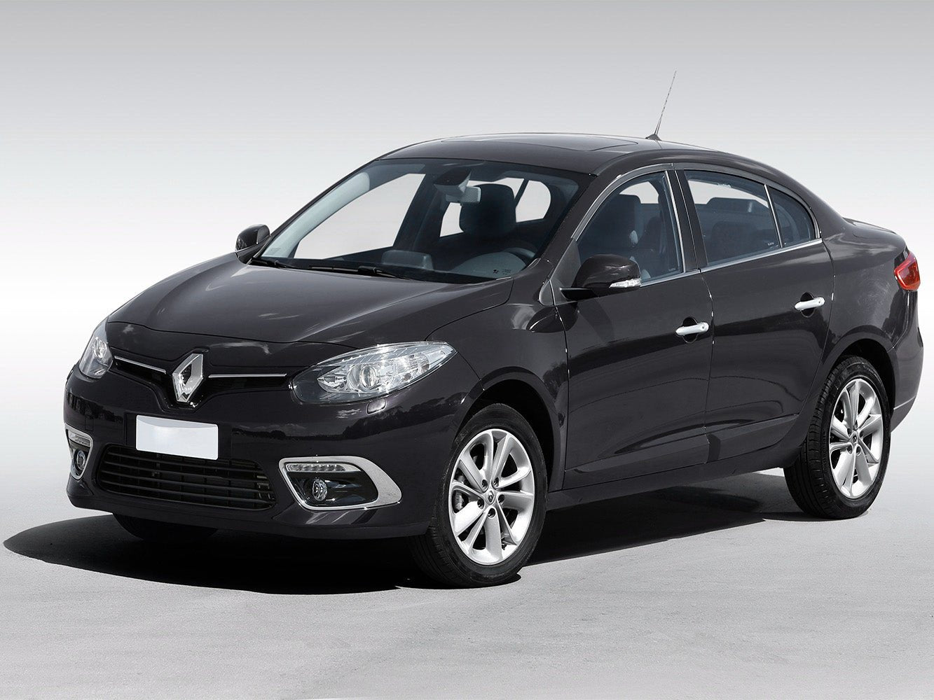 Tröskelskydd Exclusive Renault facelift Uence 4-dörrars 2009+ / Renault Megane III 5-dörrars GT 2008+ – Silver satin | AVISA - Carlevel AB - Tröskelskydd