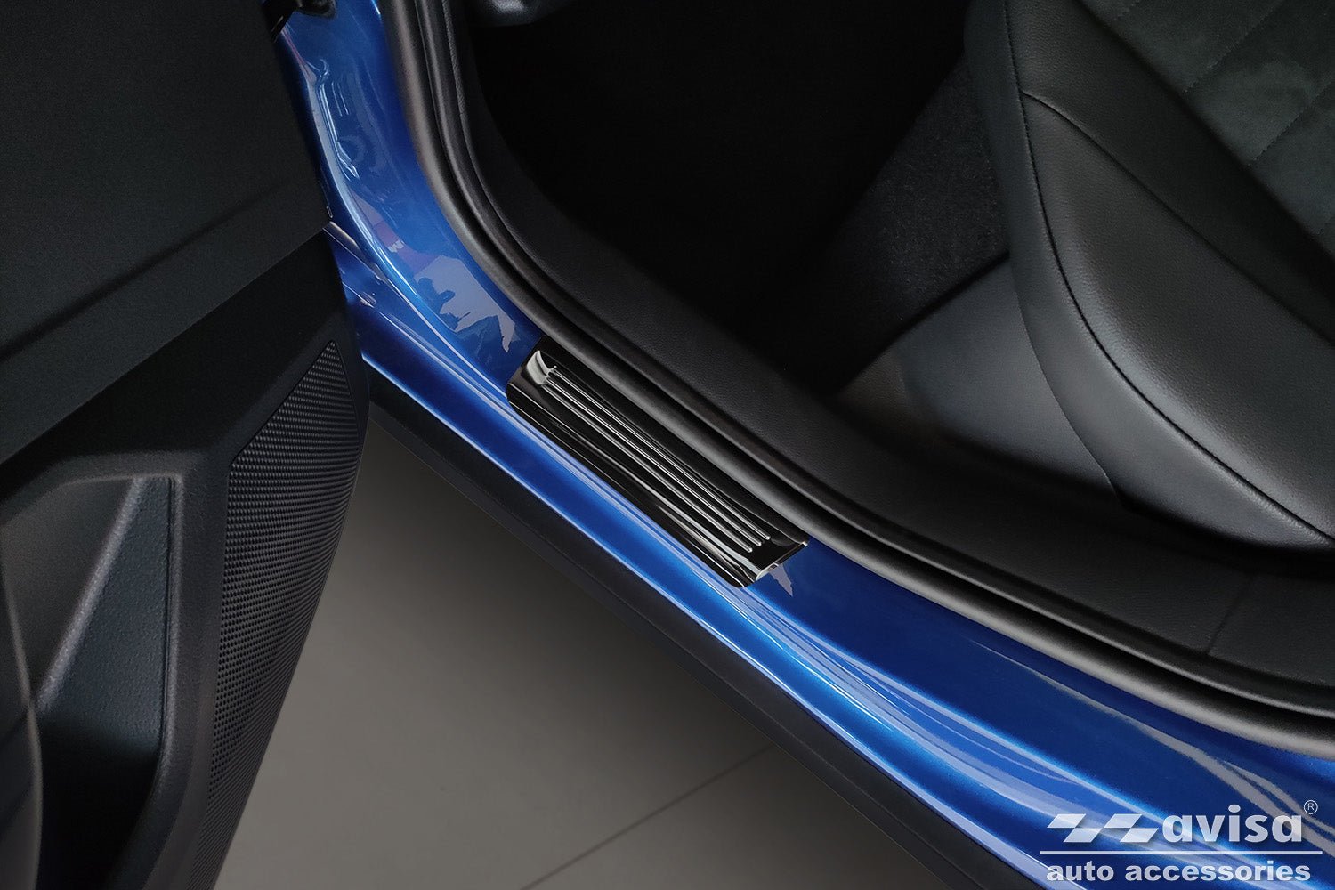 Tröskelskydd Exclusive Seat Arona, Arona Xcellence, Arona FR 2017–2021, facelift 2021+ – Spegelblank svart | AVISA - Carlevel AB - Tröskelskydd