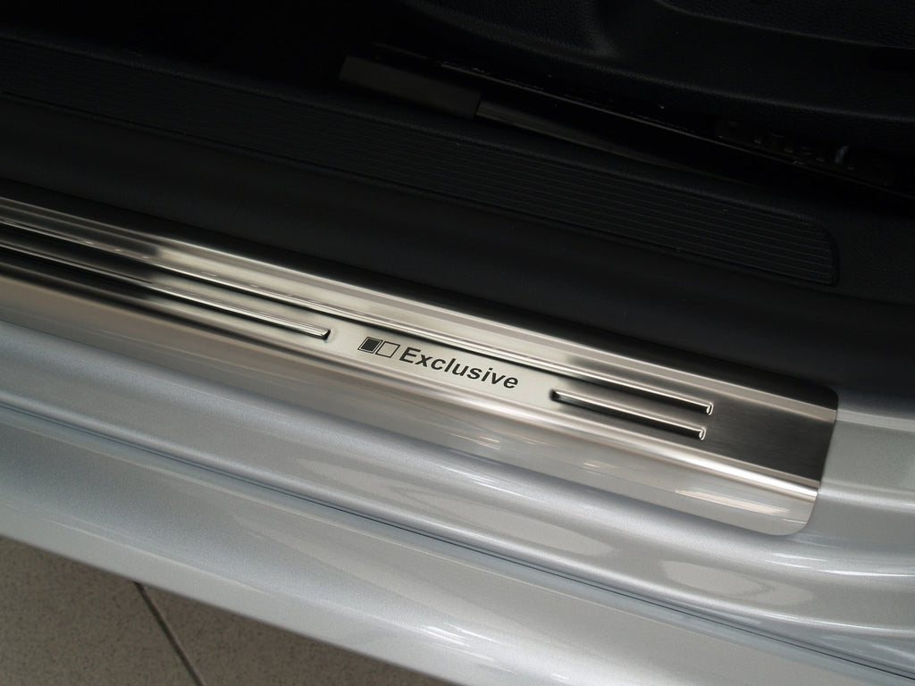 Tröskelskydd Exclusive Volkswagen Passat B6 2005–2010 / Volkswagen Passat B7 2011–2014 – Silver satin | AVISA - Carlevel AB - Tröskelskydd
