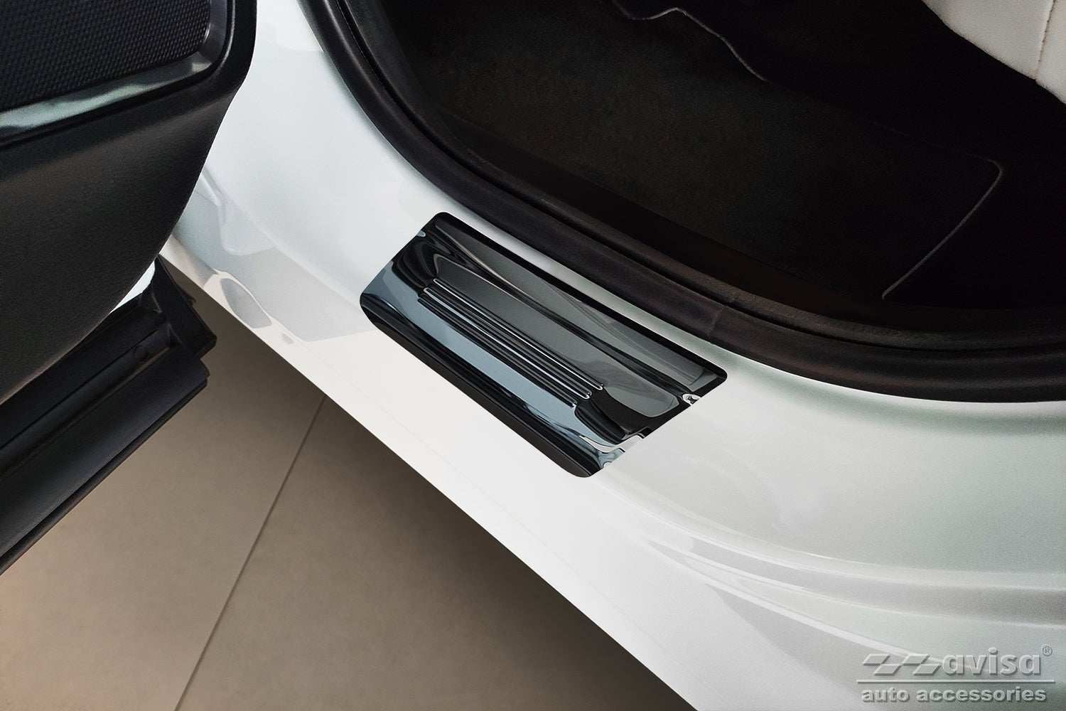 Tröskelskydd Hybrid Honda Hr-V III 2021+ – Spegelblank svart | AVISA - Carlevel AB - Tröskelskydd
