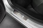 Tröskelskydd Lines Citroen C4 III crossover 2020+ / Citroen C4X 2023+ – Silver satin | AVISA - Carlevel AB - Tröskelskydd