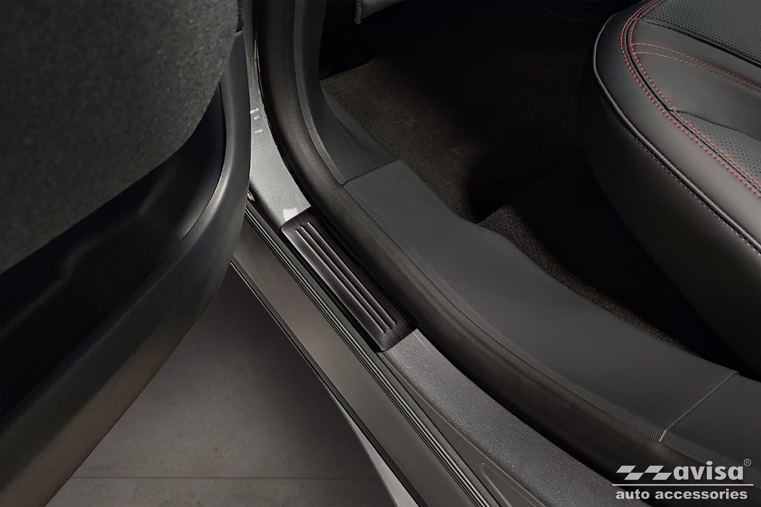 Tröskelskydd Lines Ford Mustang Mach-E 2020+ – Svart | AVISA - Carlevel AB - Tröskelskydd