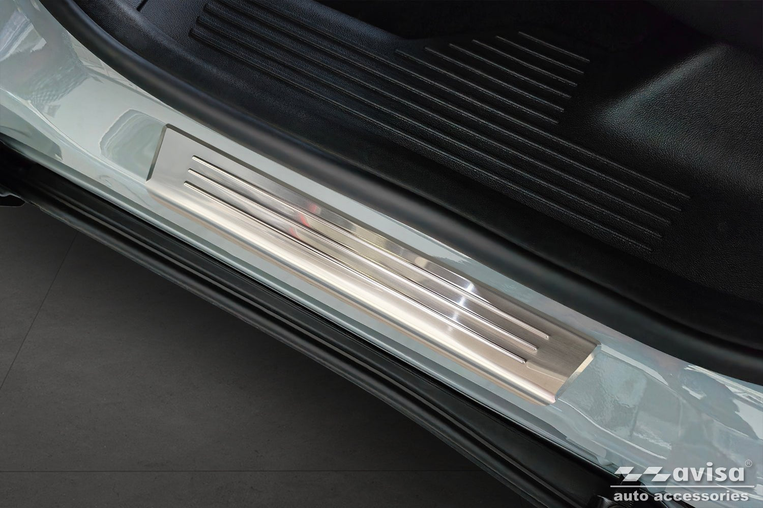 Tröskelskydd Lines Ford Turneo Courier II 2023+ – Silver satin | AVISA - Carlevel AB - Tröskelskydd