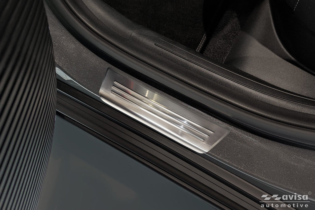 Tröskelskydd Lines Hyundai Kona II 2023+ / MG 3 III 2024+ > / MG ZS II 2024+ > – Silver satin | AVISA - Carlevel AB - Tröskelskydd