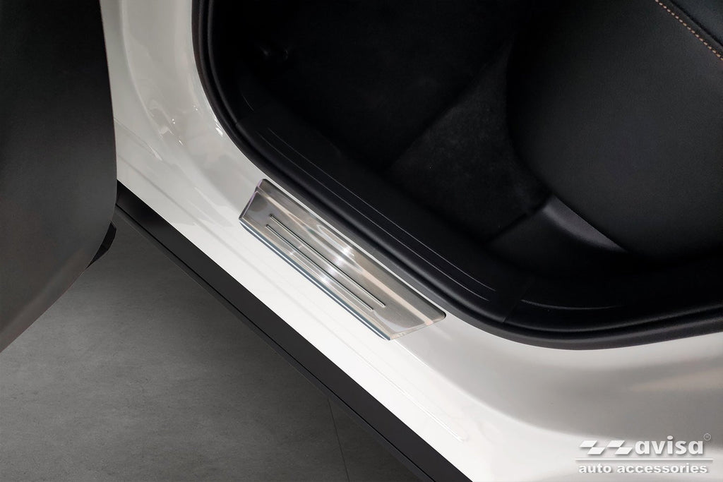 Tröskelskydd Lines Mazda CX-60 2022+ – Silver satin | AVISA - Carlevel AB - Tröskelskydd