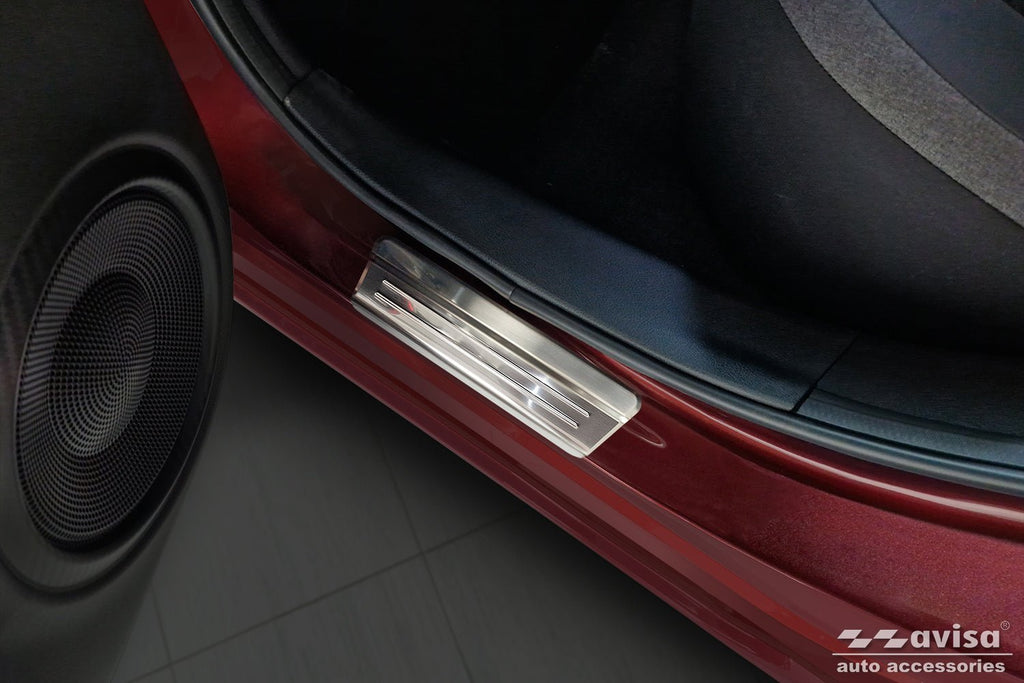 Tröskelskydd Lines Nissan Juke II 2019+ – Silver satin | AVISA - Carlevel AB - Tröskelskydd
