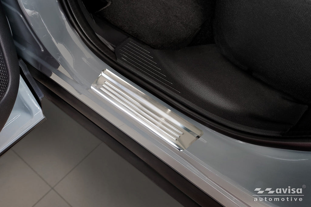 Tröskelskydd Lines Nissan Qashqai III crossover 2021–2024 facelift 2024+/ Nissan Qashqai E-power 2026+ – Silver satin | AVISA - Carlevel AB - Tröskelskydd