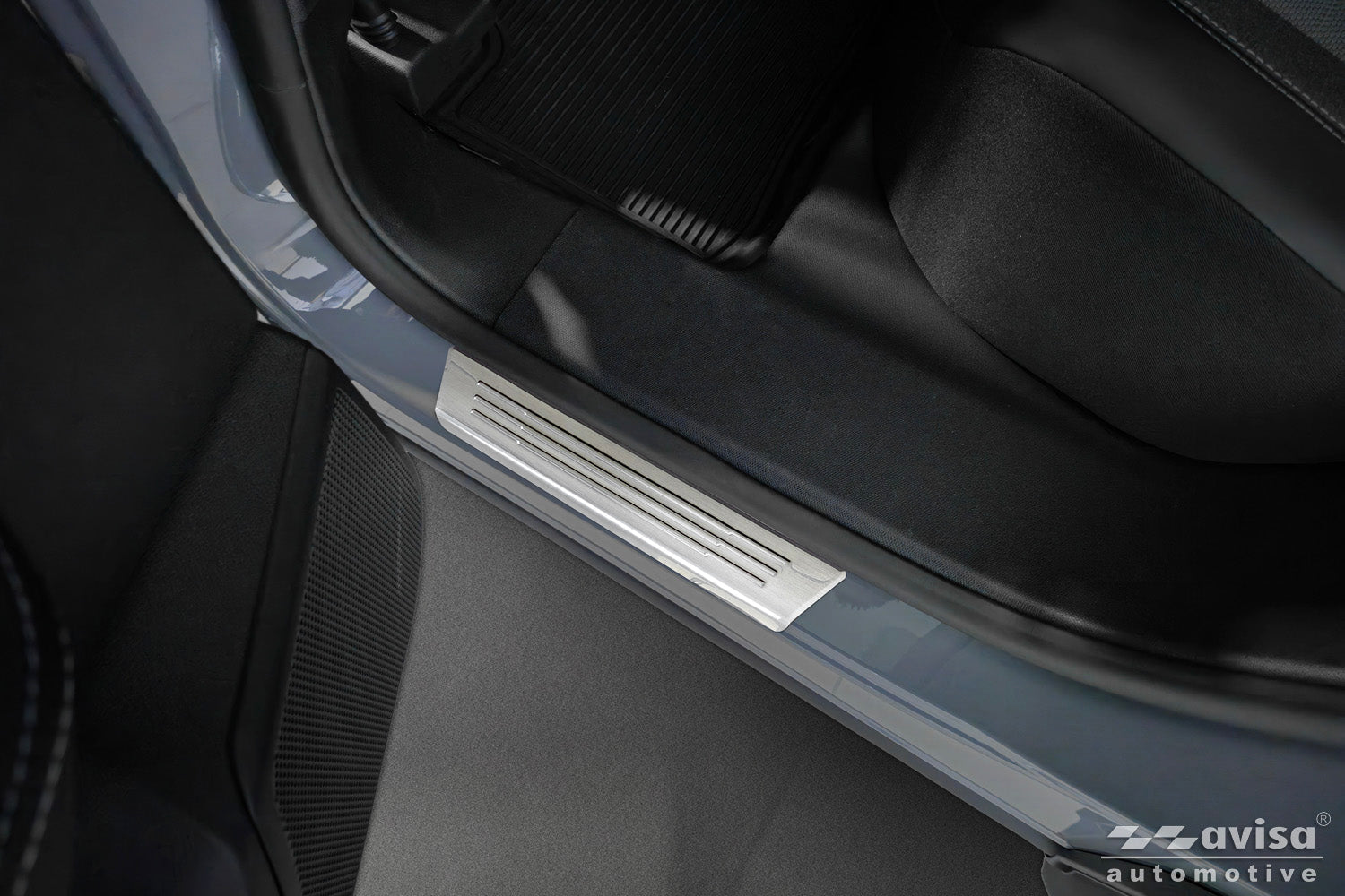 Tröskelskydd Lines Opel Grandland II 2024+ – Silver satin | AVISA - Carlevel AB - Tröskelskydd