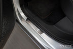 Tröskelskydd Lines Skoda Enyaq IV 2020+/ Skoda Enyaq Coupe iV 2022+ – Silver satin | AVISA - Carlevel AB - Tröskelskydd
