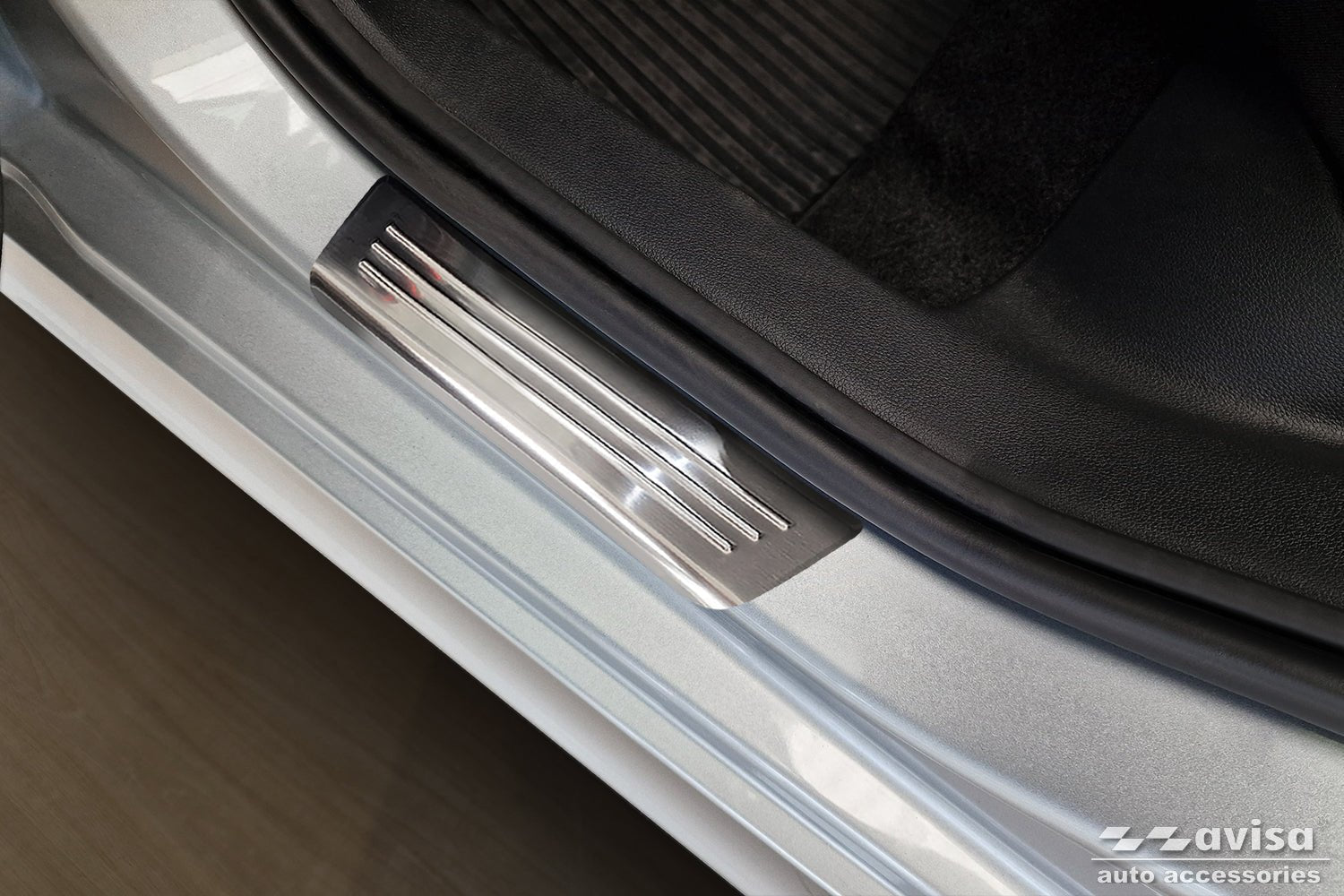 Tröskelskydd Lines Skoda Kamiq crossover 2019–2024, facelift 2024+ – Silver satin | AVISA - Carlevel AB - Tröskelskydd