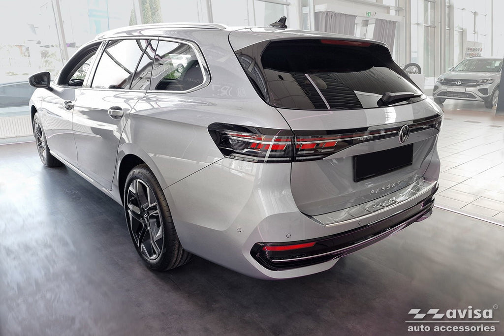 Tröskelskydd Lines Skoda Superb IV Kombi 2024+ / Volkswagen Passat B9 Variant/ R-line/ Hybrid 2024+ – Silver satin | AVISA - Carlevel AB - Tröskelskydd