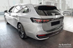 Tröskelskydd Lines Skoda Superb IV Kombi 2024+ / Volkswagen Passat B9 Variant/ R-line/ Hybrid 2024+ – Svart | AVISA - Carlevel AB - Tröskelskydd